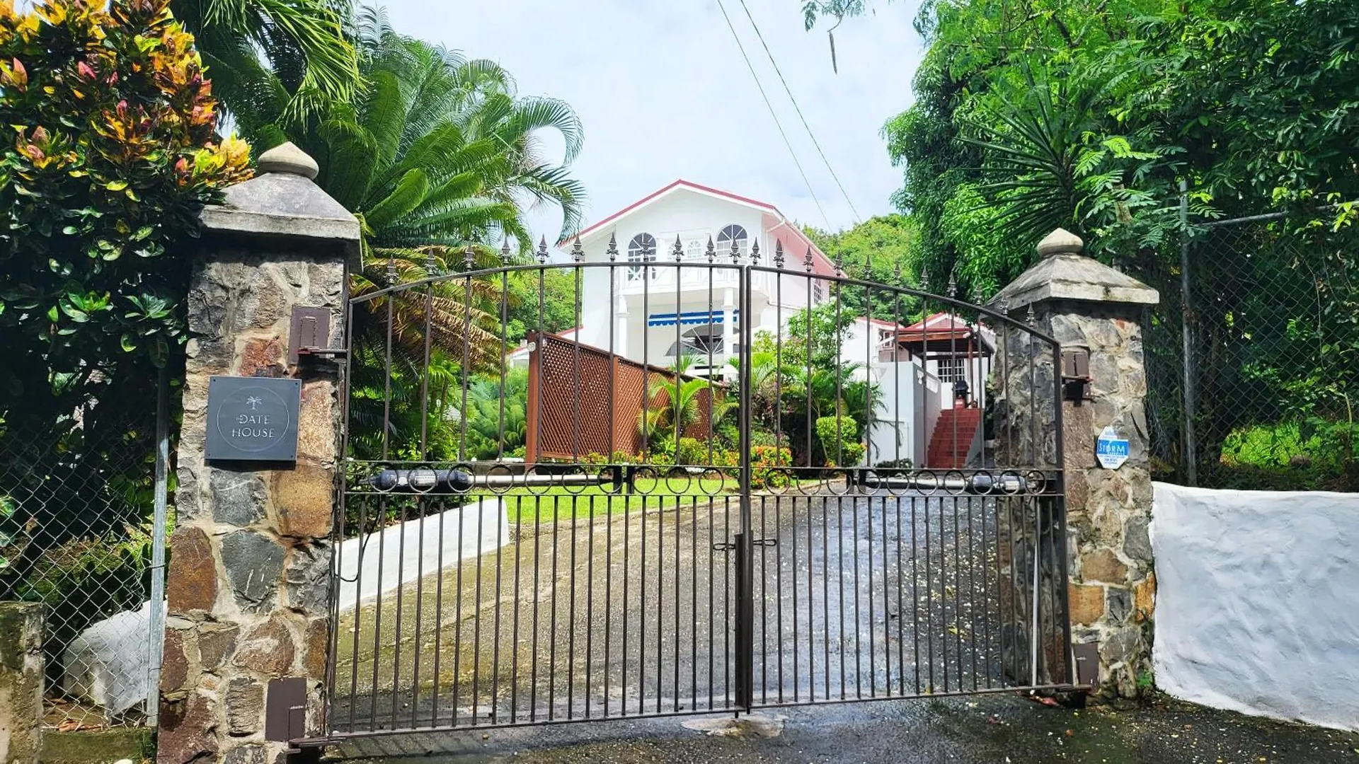 Two Bedroom Villa With Private Pool Near To Beaches - Date House Villa location